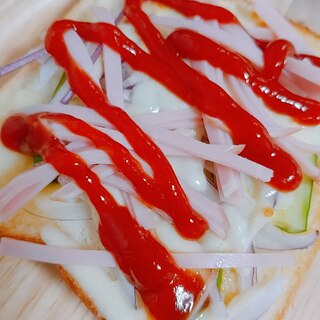 きゅうり　赤玉葱　ハムのケチャップチーズトースト